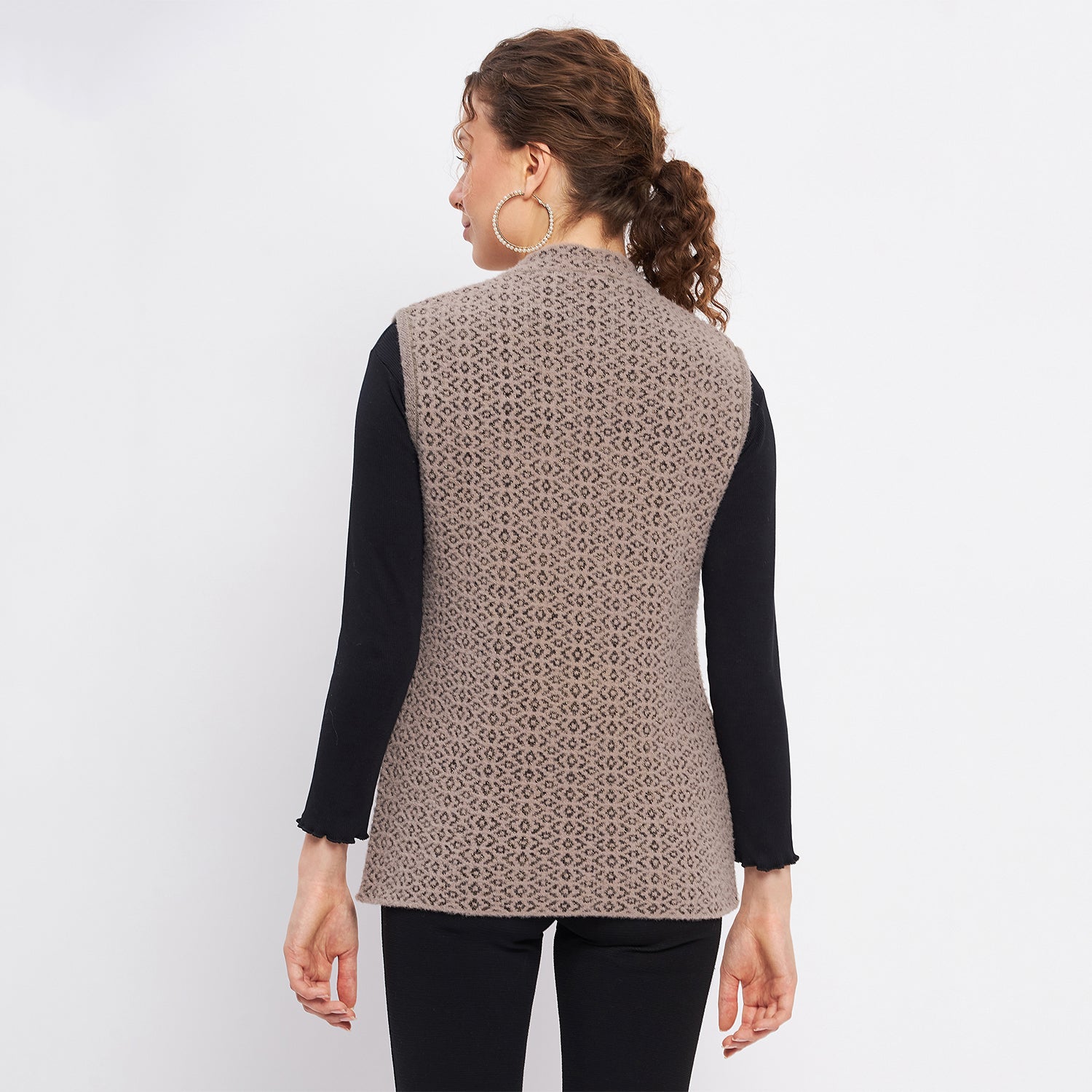 Duke Urban Women Sleeveless Self Design Cardigan (LQS9787)