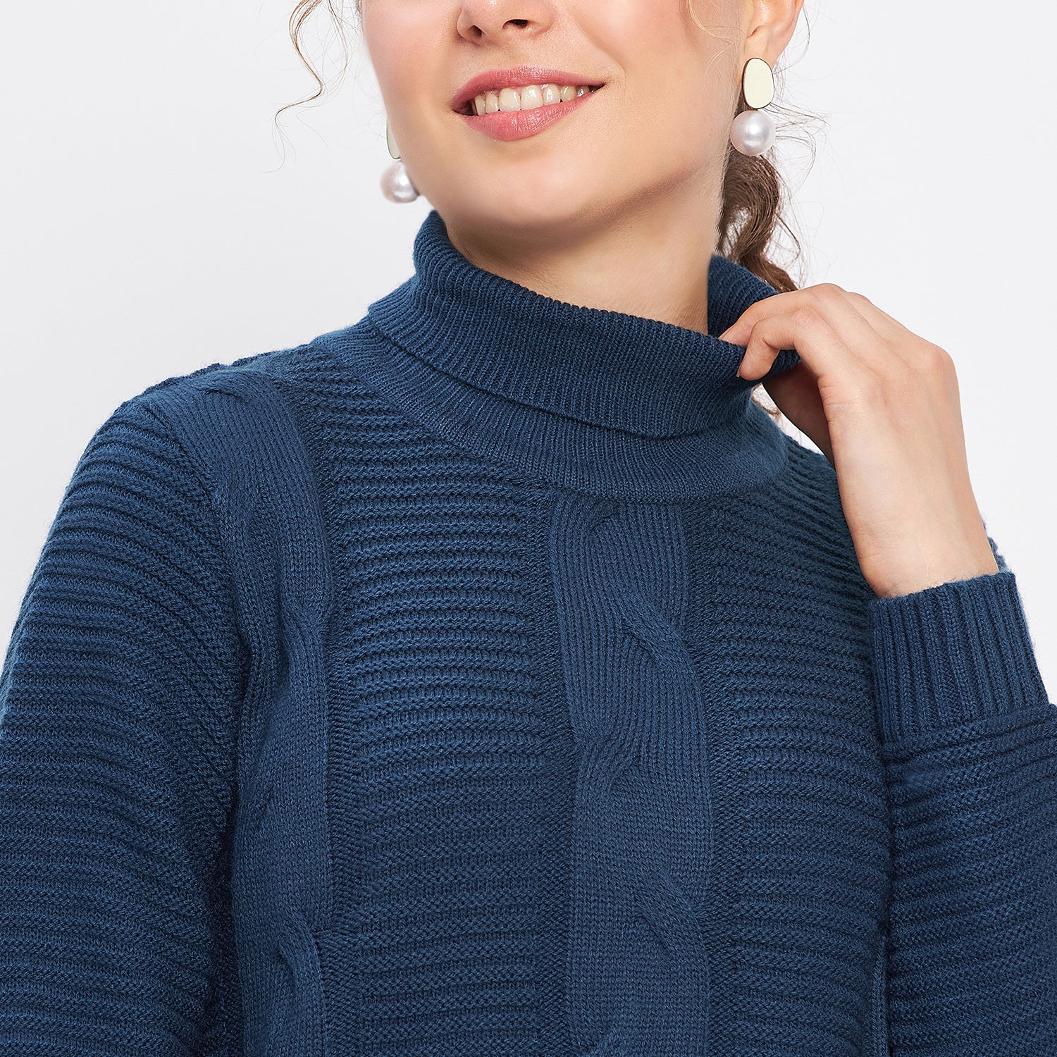 Duke Urban Women Full Sleeve Self Design Crop Pullover (SDS1008)