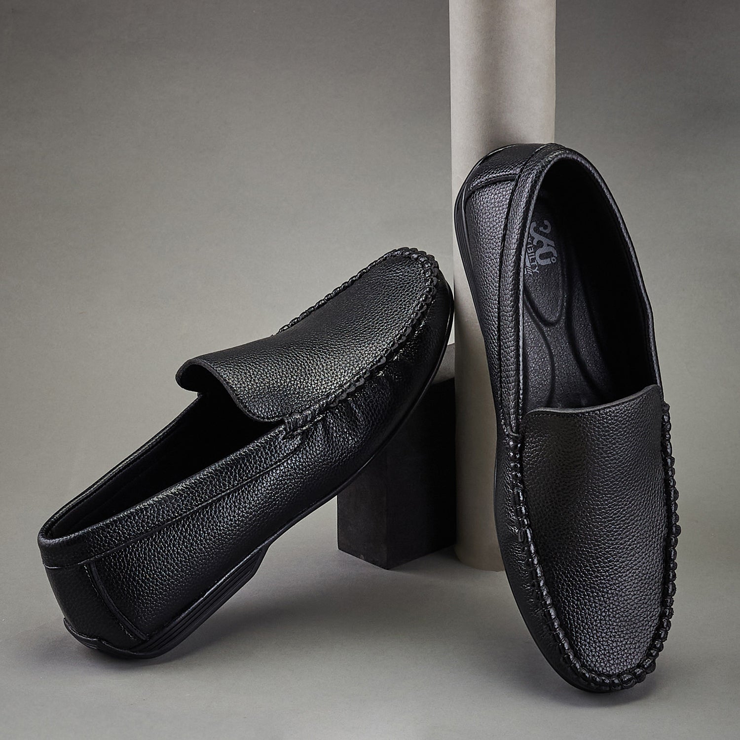 Duke Men Textured 360 Flexible Loafers (FWOL4016)