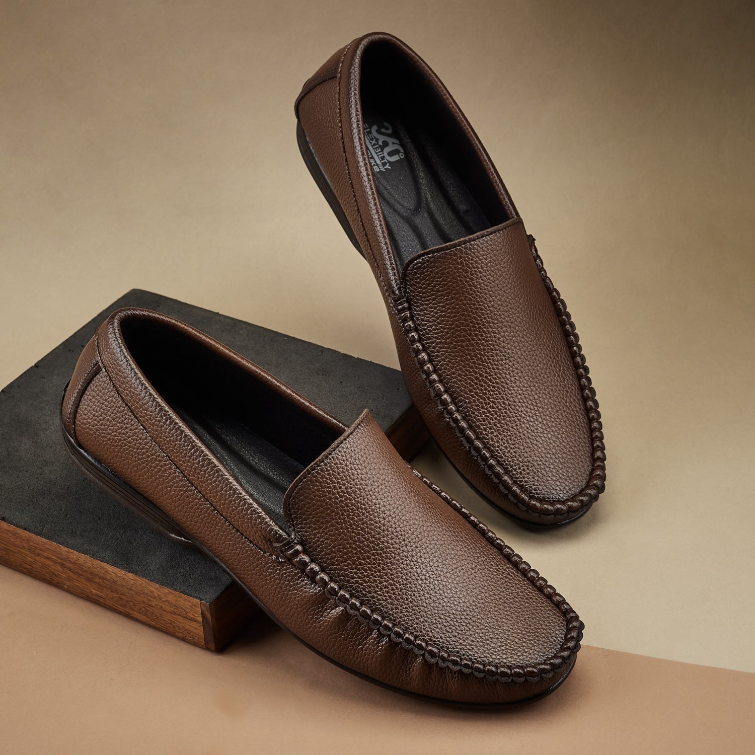 Duke Men Textured 360 Flexible Loafers (FWOL4016)